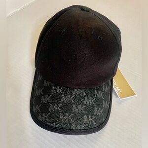 NWT ♥️ Michael Kors Black Cap with Logo Brim
